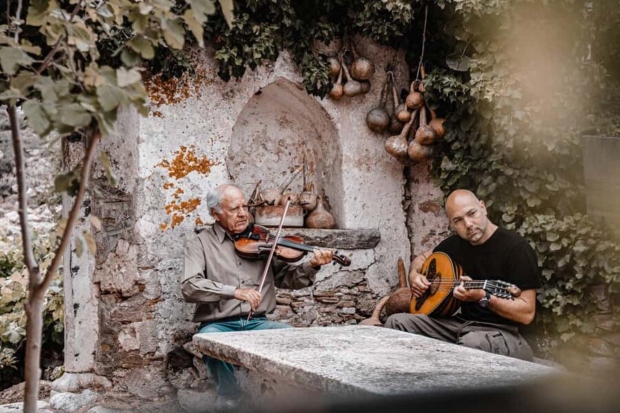 Naxos: Family Farm-table Cooking, Kouros Tour & Live Music - Lunch with local wine and Naxian music