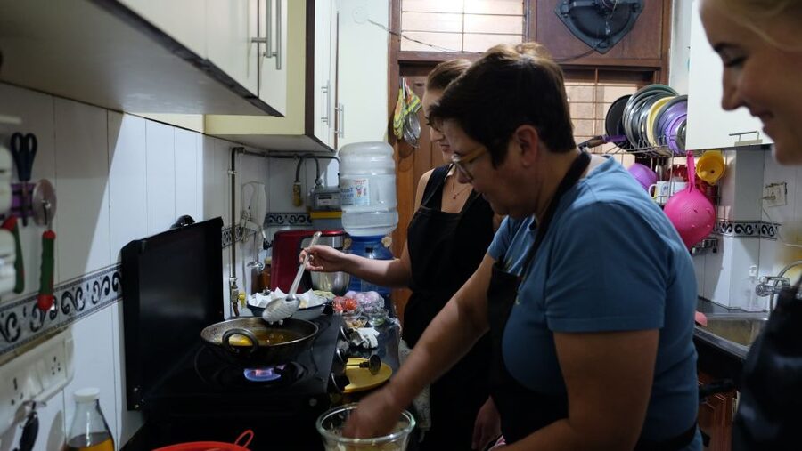 New Delhi: 5-Hour Traditional Cooking Class with Local Chef - Preparing one or two daals