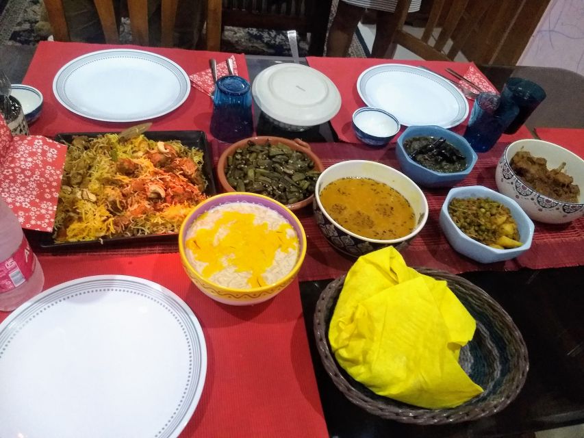New Delhi: Full-Day Cooking Class learn 8 dishes with Locals - The quiet work before dinner