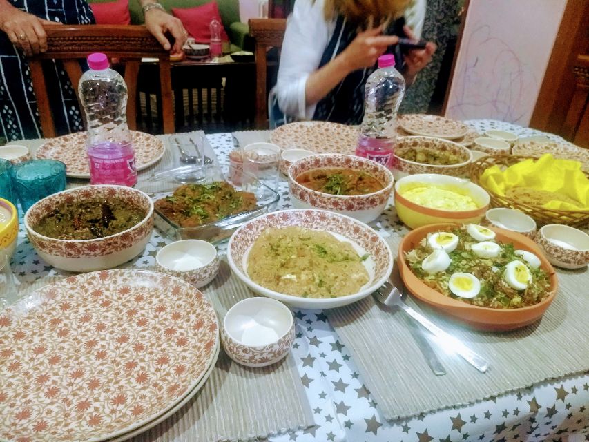 New Delhi: Full-Day Cooking Class learn 8 dishes with Locals - Masala chai, pakoras, and a Delhi snack