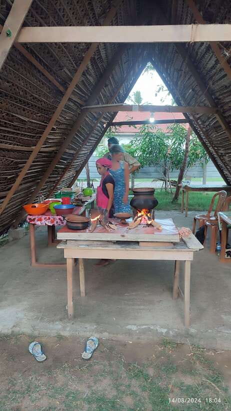 Nilaveli: Sri Lankan Cooking Class with a Local Family - Preparing rice, curry, and several kinds of local bread