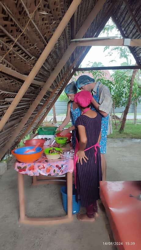 Nilaveli: Sri Lankan Cooking Class with a Local Family - Four hours of cooking, then a shared meal