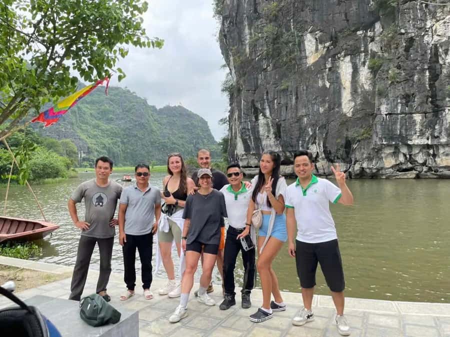 Ninh Binh Jeep Adventure: Temples, Lotus, Fishing & Cooking - Fishing with bamboo baskets before lunch