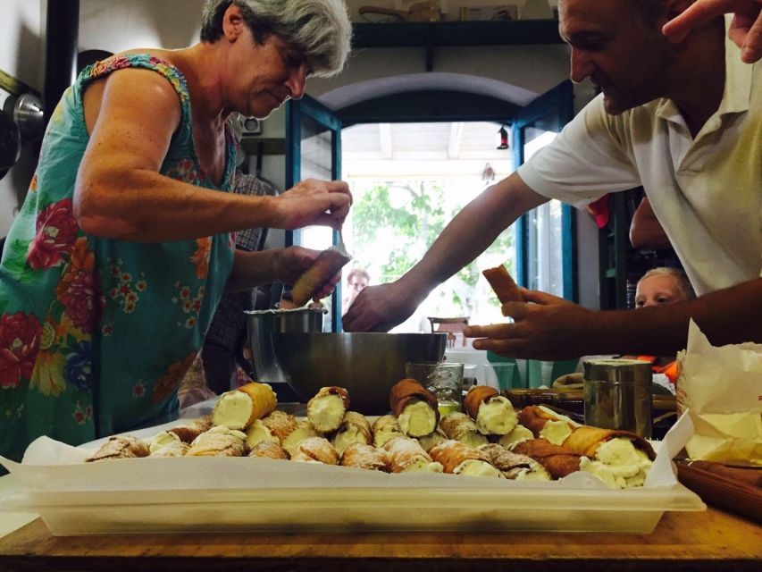 Noto: Highlights Experience tour Cooking from Farm to Fork - Gathering vegetables and eggs before the lesson