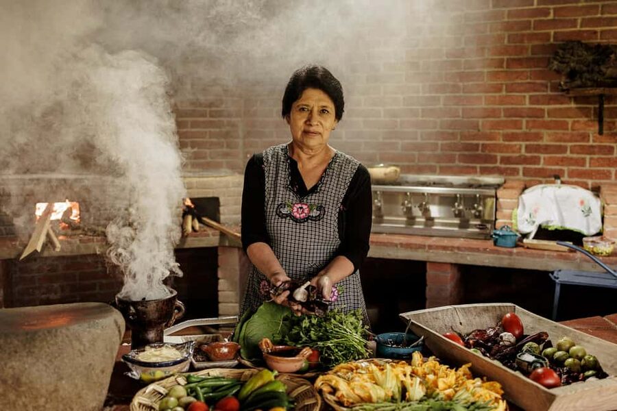 Oaxaca de Juarez: Traditional Oaxacan Cooking Class - Mezcal, local snacks, and the Oaxacan way of tasting