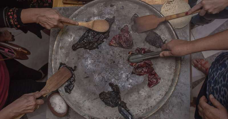 Oaxaca: Traditional Oaxacan Food Cooking Class - From market ingredients to a home kitchen