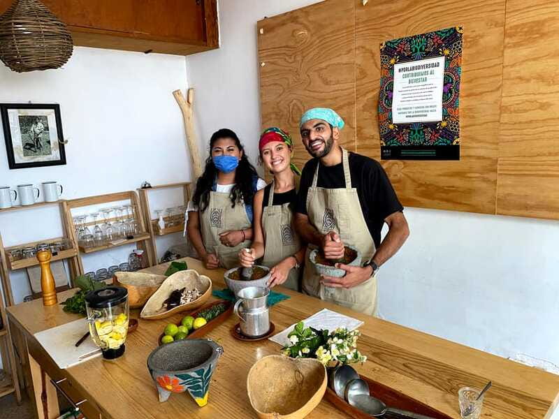 Oaxaca: Vegetarian Cooking Class - From market bag to Oaxacan meal