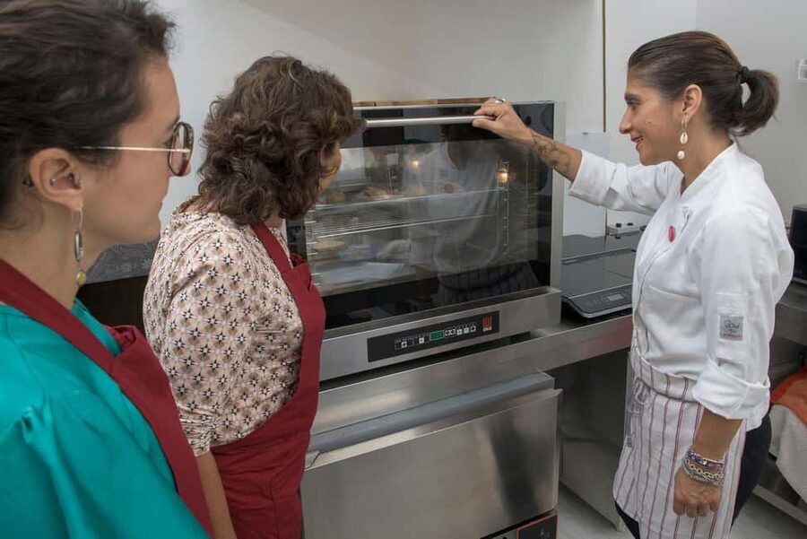 only in ITALIAN - International aperitif + cooking class in Italian - La pausa tecnica tra le due sessioni