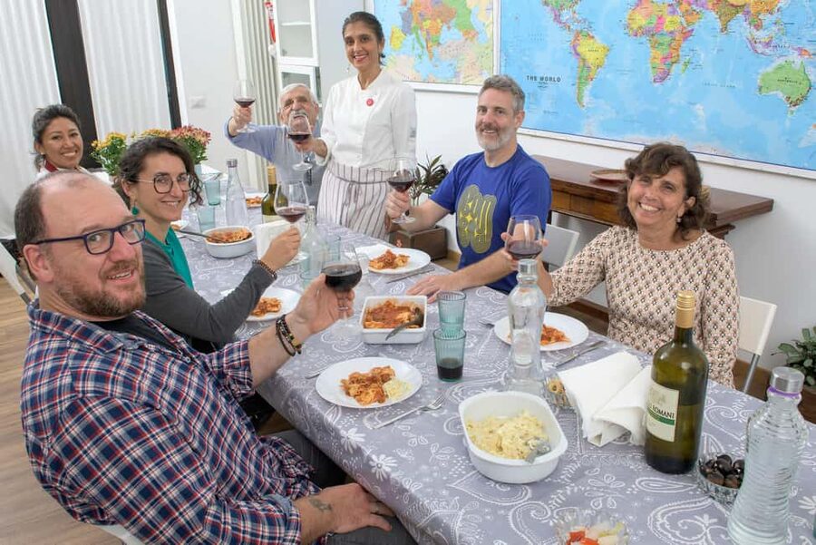 only in ITALIAN - International aperitif + cooking class in Italian - Solo italiano: un dettaglio decisivo