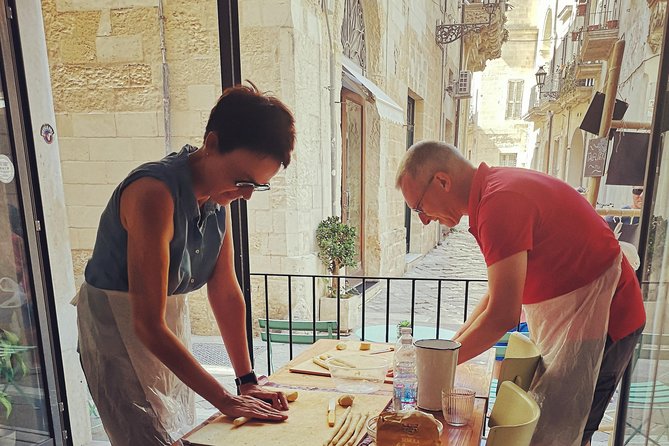 Orecchiette Cooking Class and Wine Pairing in Lecce - Pairing Puglian wine with local food