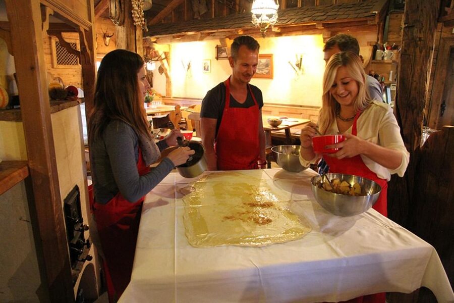 Original Sound of Music Tour & Edelweiss Cooking Class - Who will get the most from this day