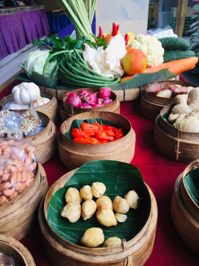 packages cooking class and romantic dinner in a local home - Six dishes and traditional cooking methods