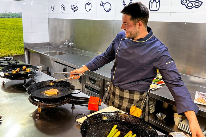 Paella Cooking Class, Wine Tasting & Central Market in Valencia - Dietary needs and the group atmosphere