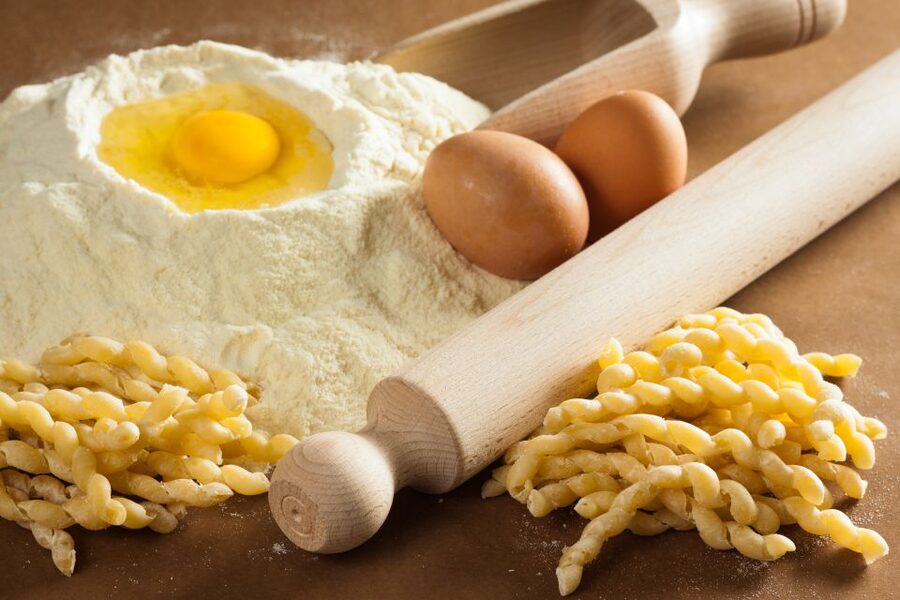 Palermo: Pasta & Tiramisu Cooking Class at a Local's Home - Rolling sfoglia by hand