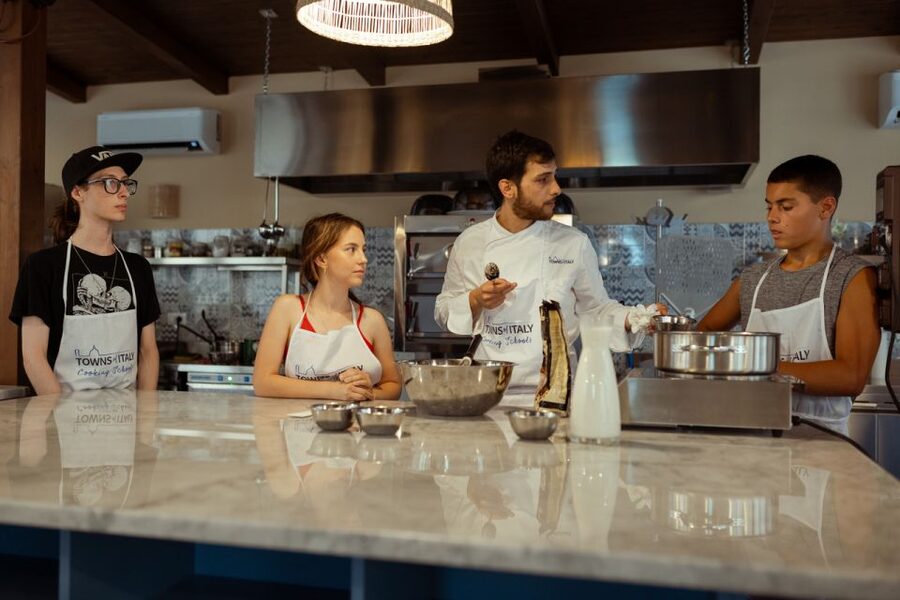 Palermo: Pizza and Gelato Cooking Class with Dinner and Wine - Starting with sfincione palermitano