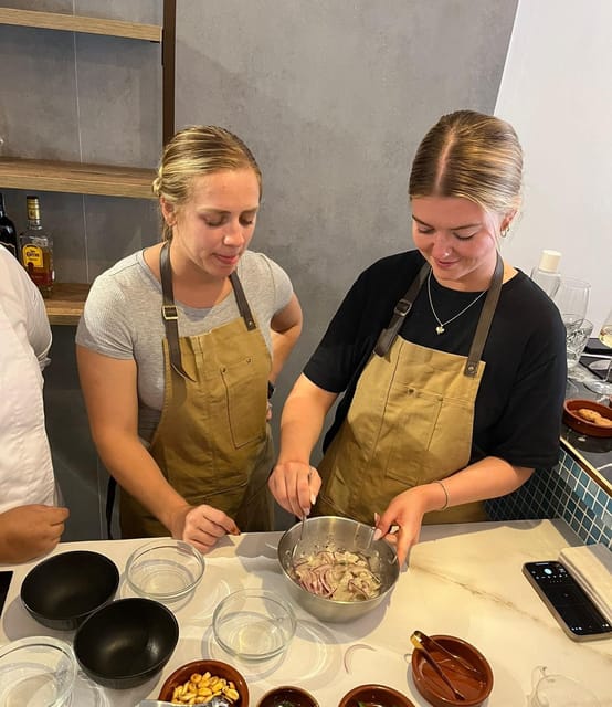 Palma: Mediterranean Cooking Class with Drinks - Meeting the chef at Omare in Plaza Olivar
