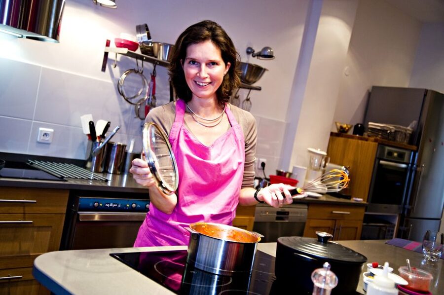 Paris: 2.5-Hour French Pastry Cooking Class - Meeting Chef Noémie and settling into the atelier