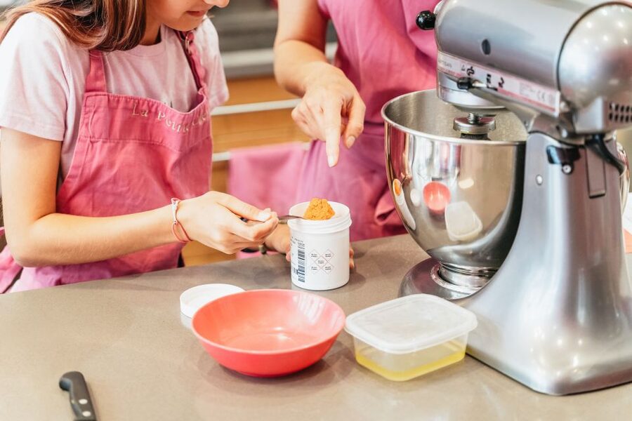 Paris: Macarons Cooking Class with Pâtisserie Chef Noémie - What the Hands-On Format Is Really Like
