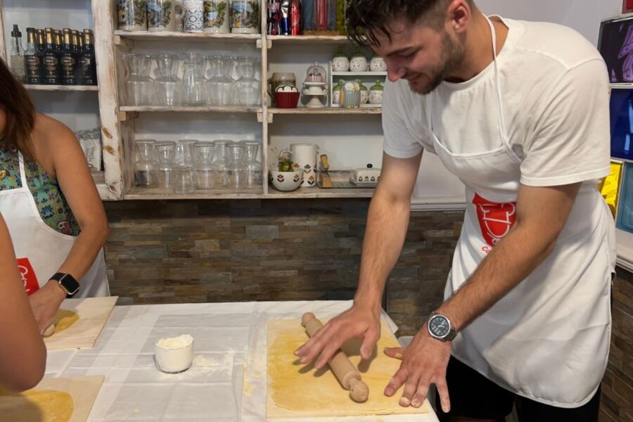 Pasta and tiramisù Cooking class with Wine at Piazza Navona - Why families tend to enjoy this class