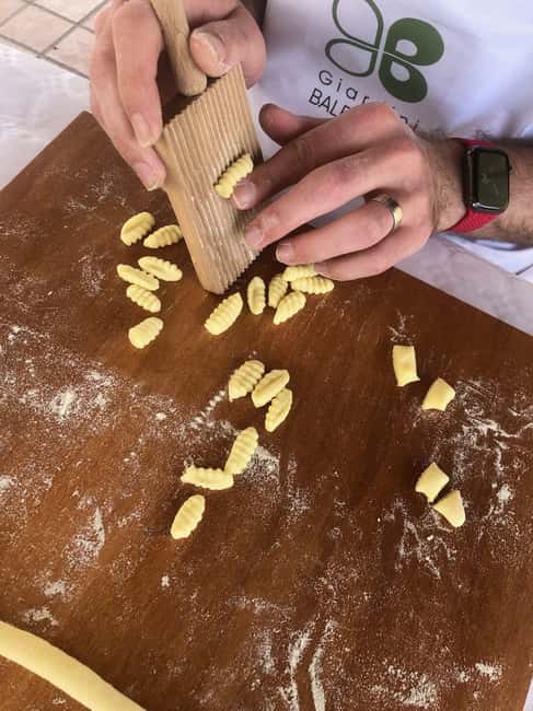 Pasta Cooking Class in a Garden near Pompeii - What makes this class special