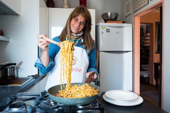 Pasta Making Class: Tagliatelle & Bolognese Sauce - Arriving at a Local Home in Bologna