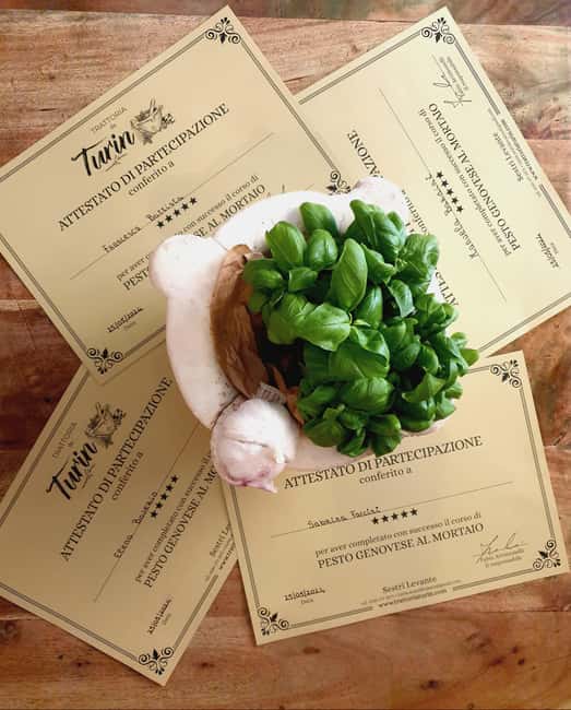 Pesto cooking classes - Trattoria Turin Sestri Levante - Experiences - Grinding pesto the old Genoese way