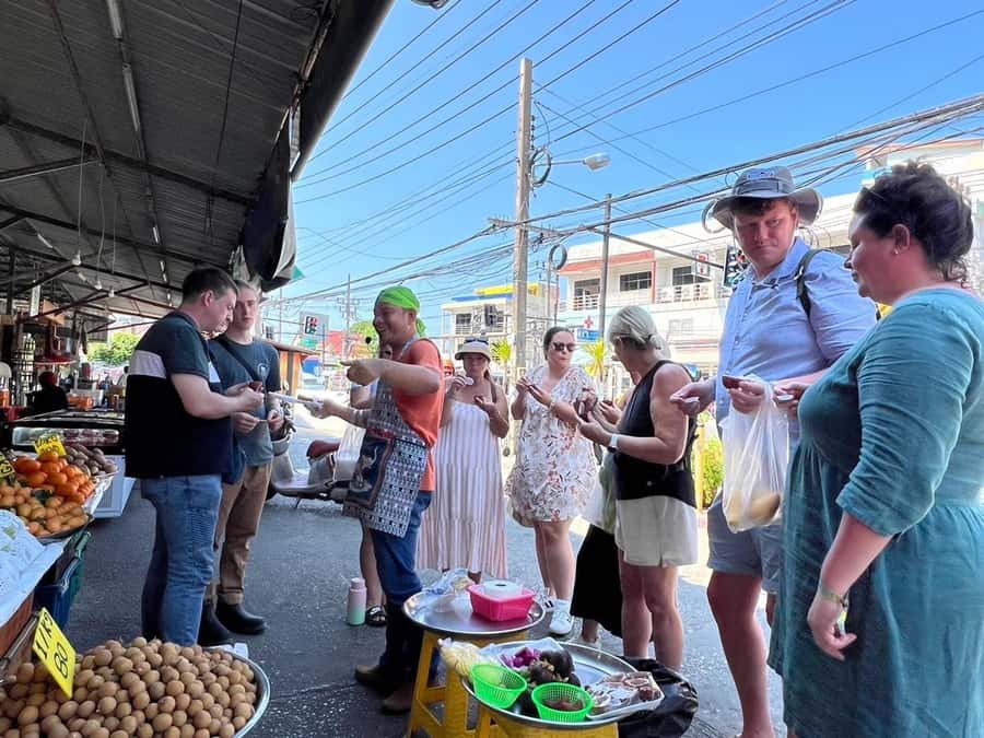Phuket foodie tour+ Thai cooking class + Local food tasting - Chalong Buddhist Temple brings another cultural pause