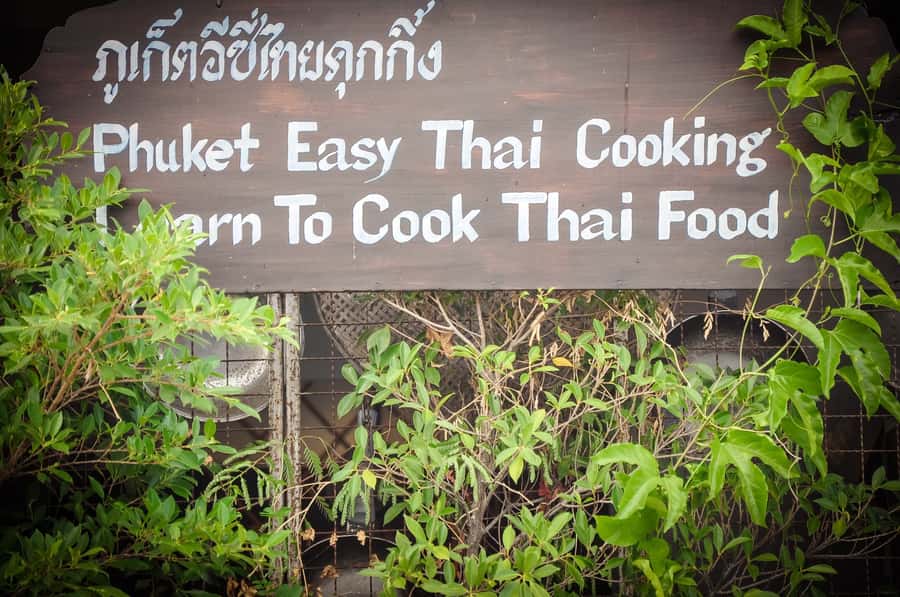 Phuket: Half Day Easy Thai Cooking Class & Local Market Tour - Who should book this class?