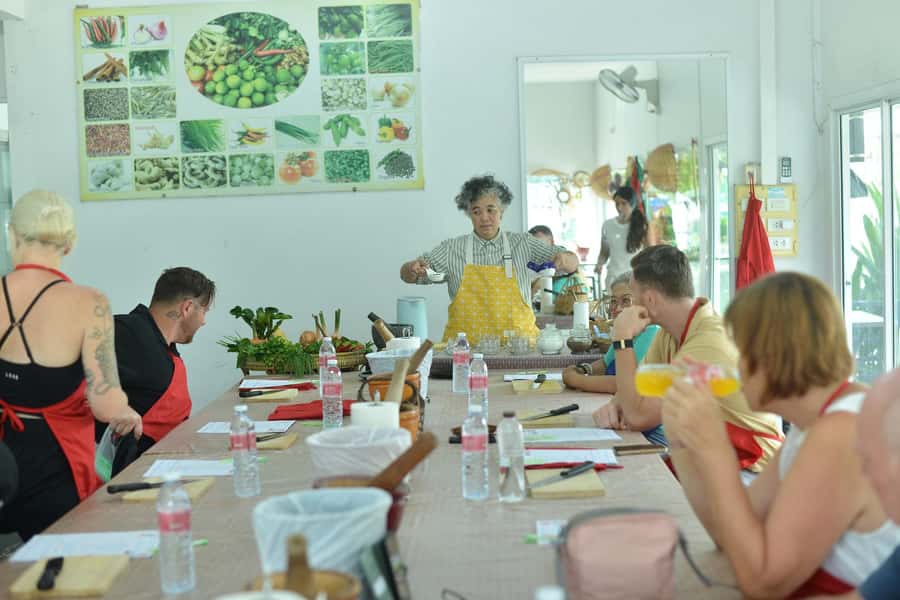 Phuket: Half Day Thai Cooking Experience with Market Tour - Dietary options and who will feel comfortable