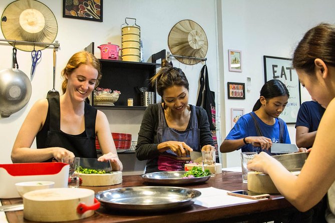 Pink Chili - Thai Cooking Class and Market Tour in Bangkok - Getting to Pink Chili in Phra Khanong Nuea