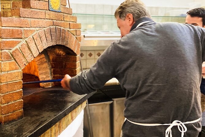 Pizza Cooking Class - Shaping pizza dough from scratch
