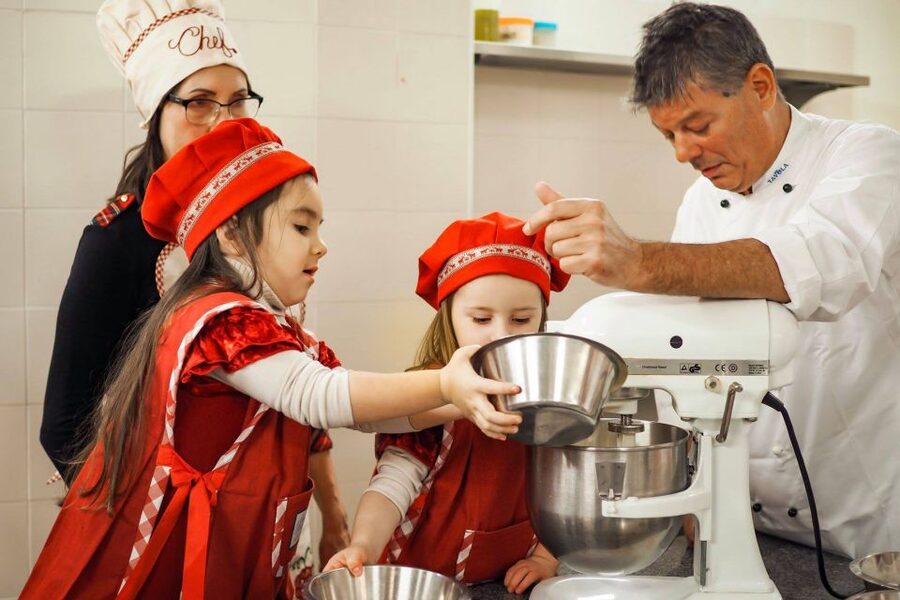 Pizza & Gelato: Cooking Class in central Florence - Making two fresh gelato flavors