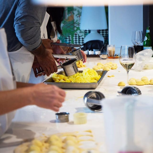 Positano: Small Group Cooking Class with Prosecco & Dessert - Dietary Needs and Participation