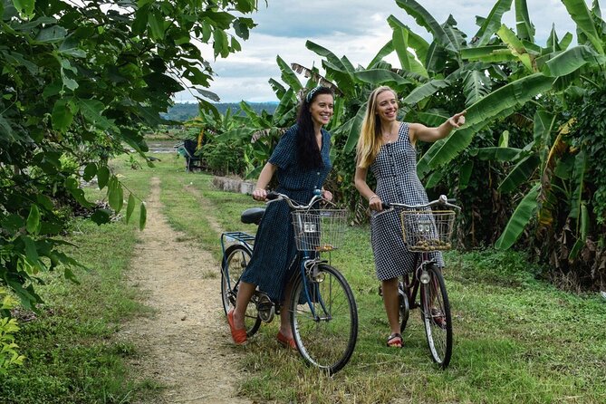 Private Bicycle Tour to Chiang Mai and Thai Cooking Class - Key points at a glance