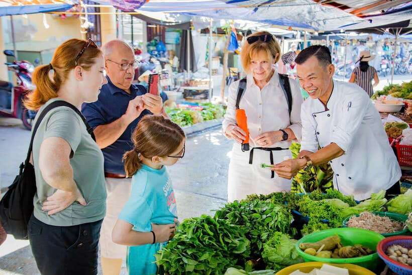 Private cooking class tour with Master Chef - The market visit: buying ingredients in Hoi An