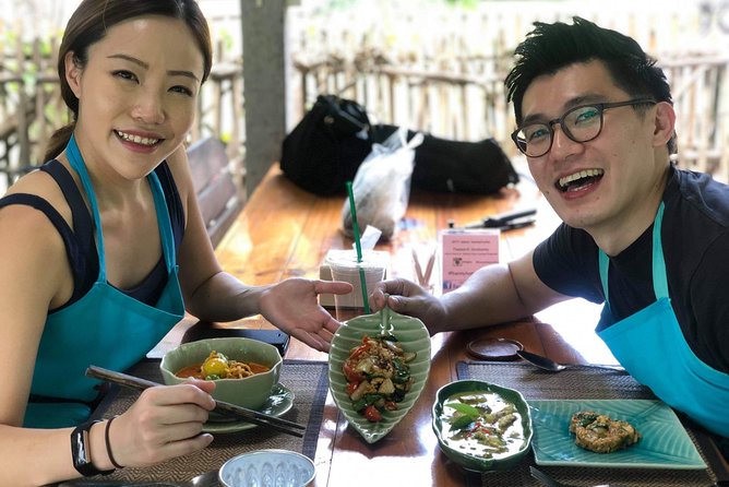 Private Dinner Cooking Class with Benny in Chiang Mai - Starting at the local market