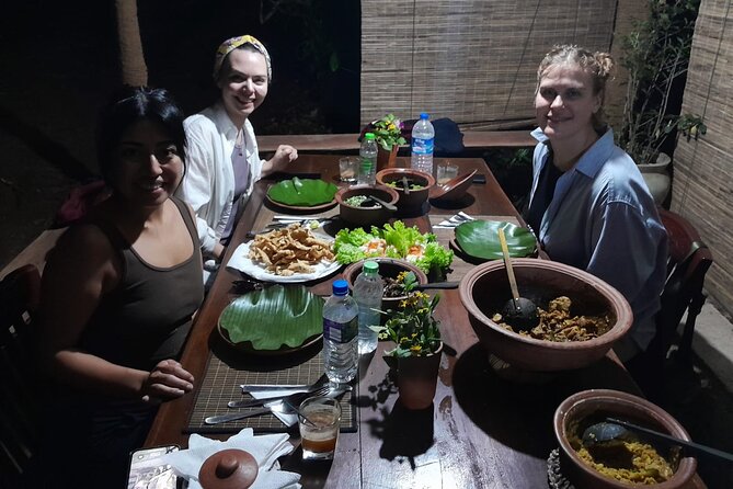 Private Kandy Authentic Cooking Class - Dining in an open-air hut after cooking