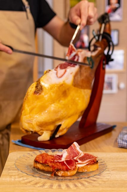 Private Paella & Tapas Cooking Class in a Local Chef's Home - A welcome drink and a taste of Valencia