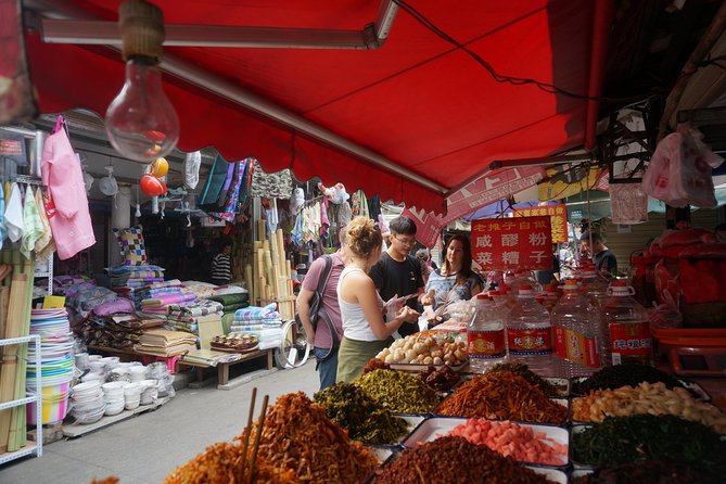 Private Panda Tour with Cooking Class One-day Trip - Learning Sichuan flavors at a local market