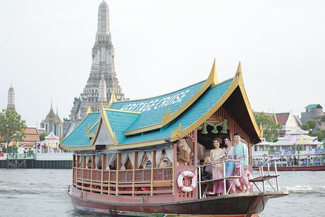 Private Tour: Grand Palace,Wat Phra Kaew, Museum&Cooking Class - Taking a tuk-tuk to the market