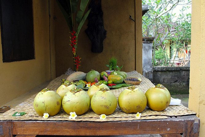 PRIVATE Ubud Market Tour & Balinese Cooking Class with Putu - Lunch with three generations of one family