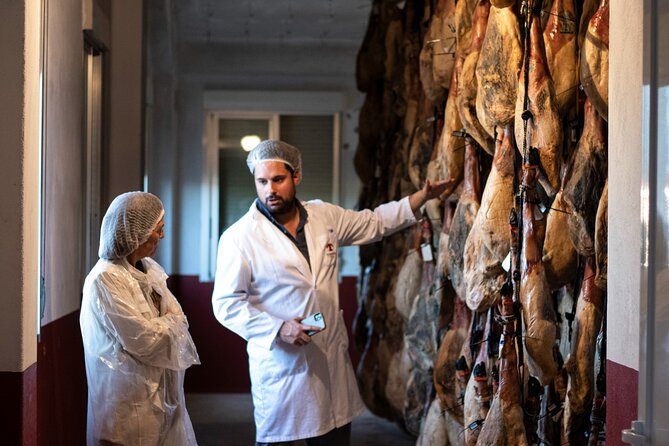 Private visit to a ham factory with show cooking in Salamanca - A short trip from Salamanca to Villares de la Reina
