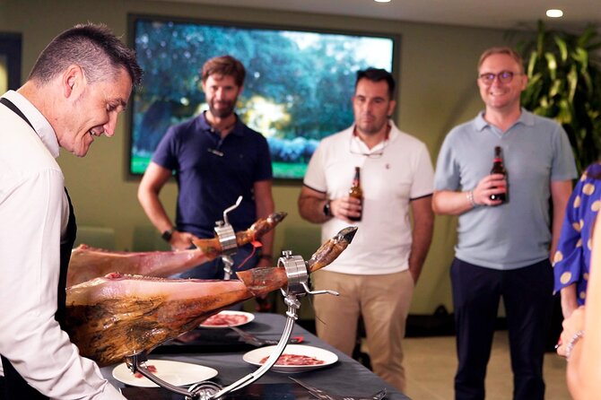 Private visit to a ham factory with show cooking in Salamanca - What the private format changes