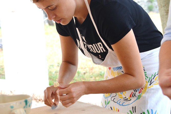 Puglia Cooking class "Le orecchiette, che pasta!" - Turning semolina dough into orecchiette