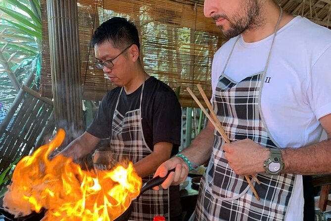 RICE PAPER Noodle Making Experience & Hoi An Cooking Class Class - A small group helps the cooking lesson