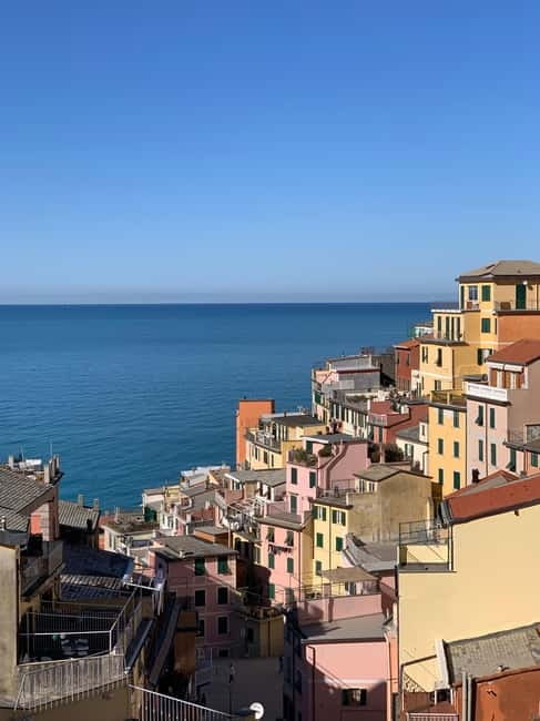 Riomaggiore: Pasta and Tiramisù Cooking Class - Shaping trofie pasta by hand