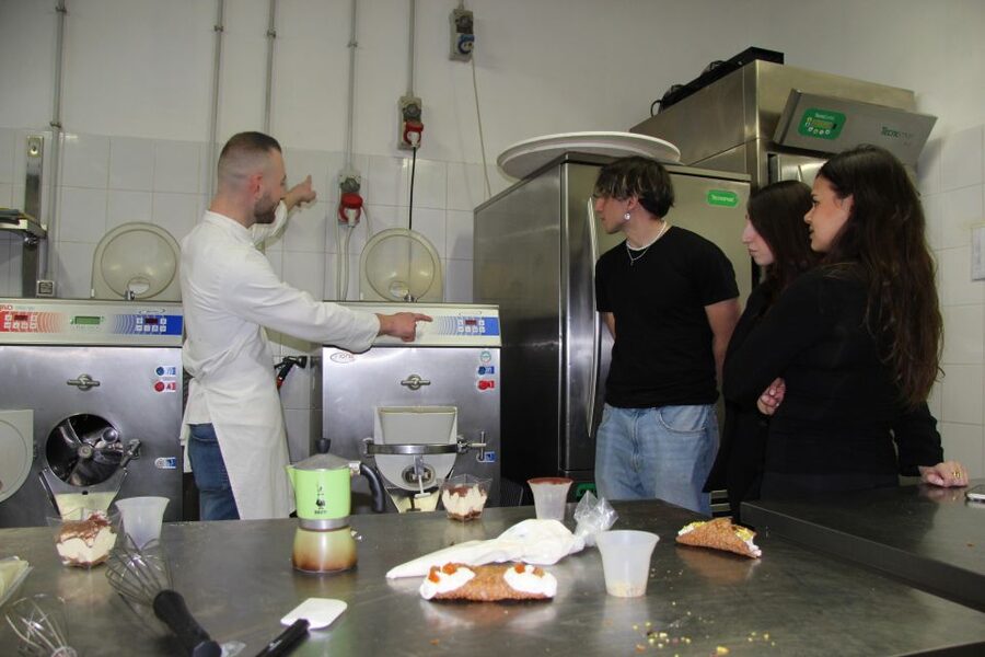 Rome: Cannoli, Gelato, Tiramisu Baking & Cooking Class - Timing, access, and practical planning