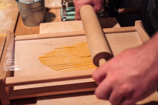Rome Cooking Class: Make Pasta, Dine & Drink Wine With Local Chef - The pizza option is a different kind of evening