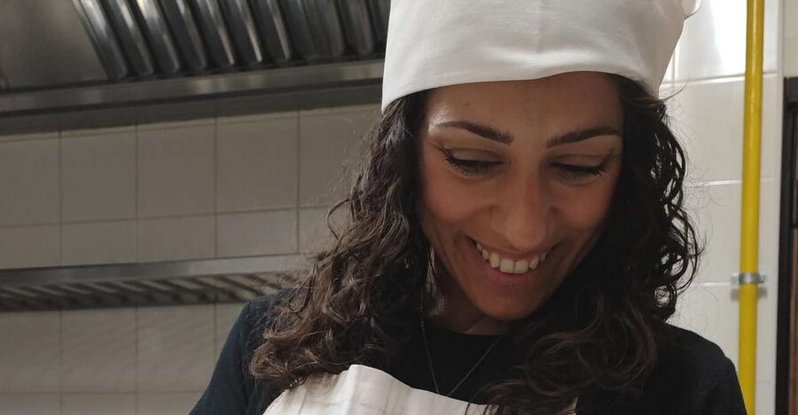 Rome cooking: Gelato & Tiramisu with savoiardi Baking class - What the small-group format means