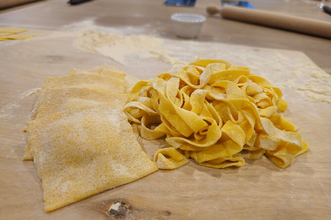 Rome: Hands-on Fettuccine, Ravioli & Tiramisu Cooking Class - Meeting the chef at Via Firenze